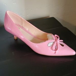 New CUTE pink patent leather kitten heels